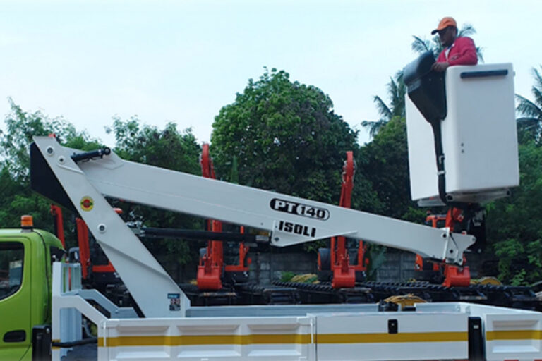 SKYLIFT TRUCK ISOLI PT140