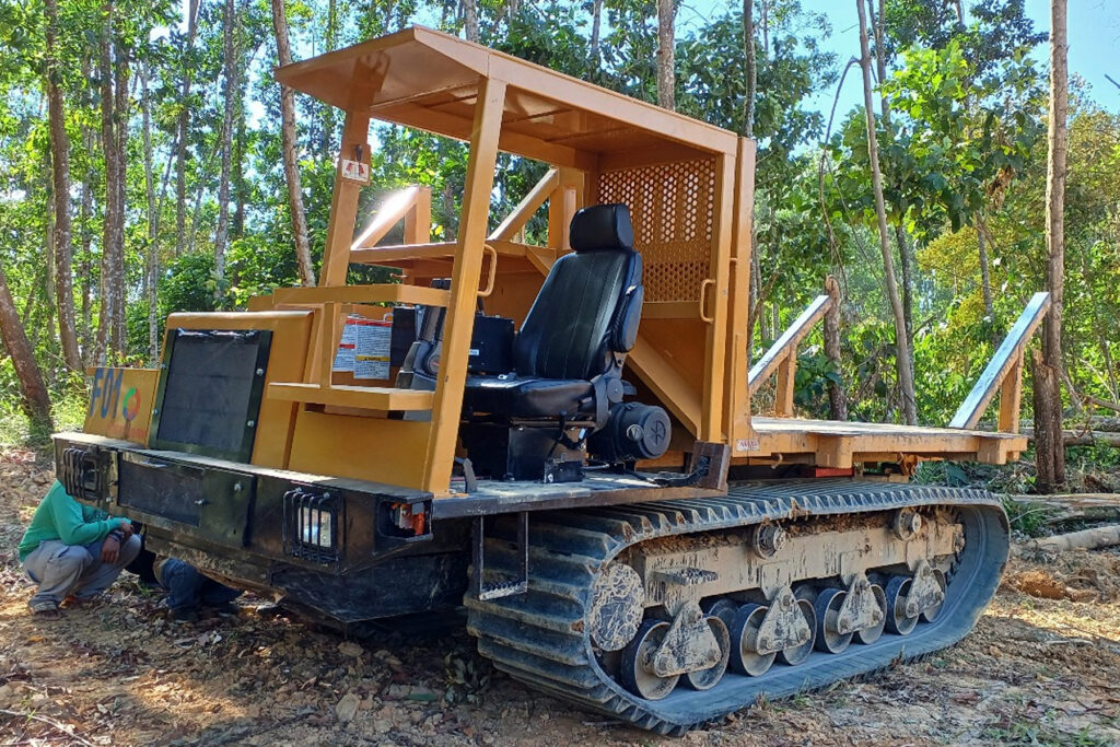 CRAWLER CARRIER MOROOKA MST800