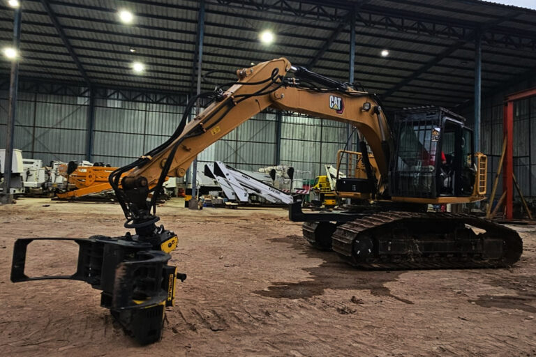 EXCAVATOR GRAPPLE SAW CAT 313D2