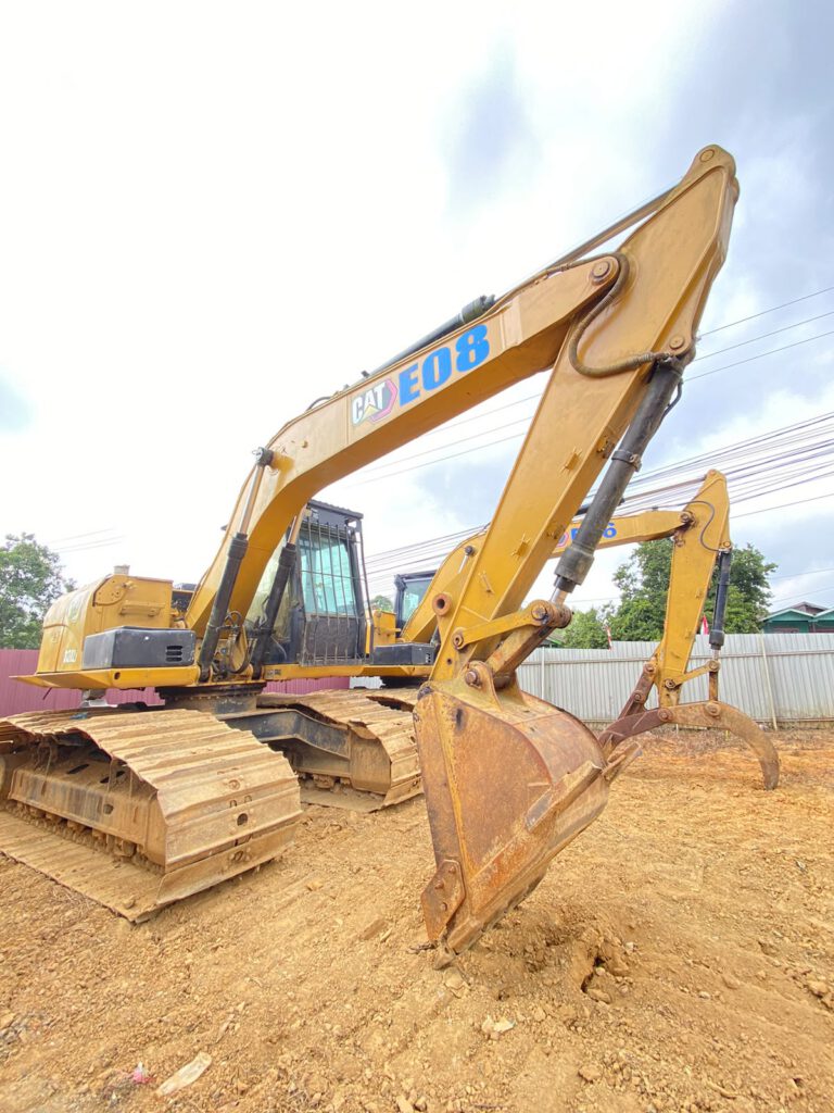 EXCAVATOR STANDARD CAT 313D2