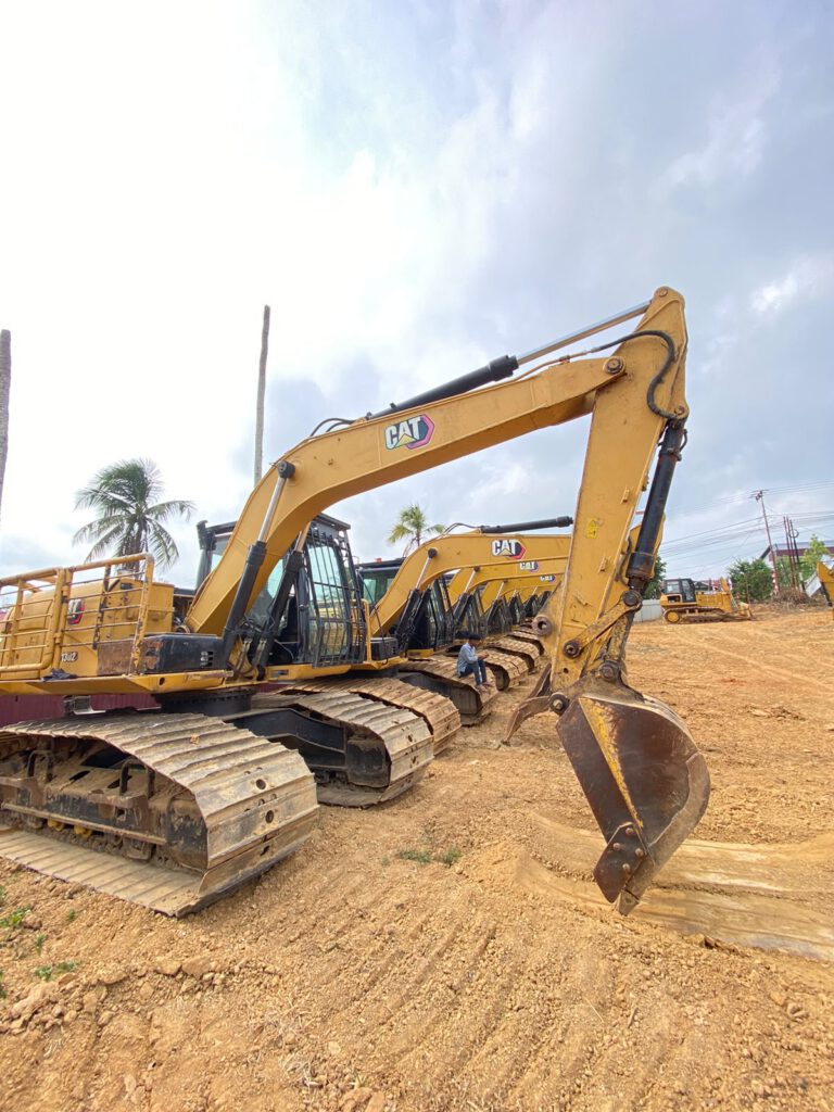 EXCAVATOR STANDARD CAT 313D2