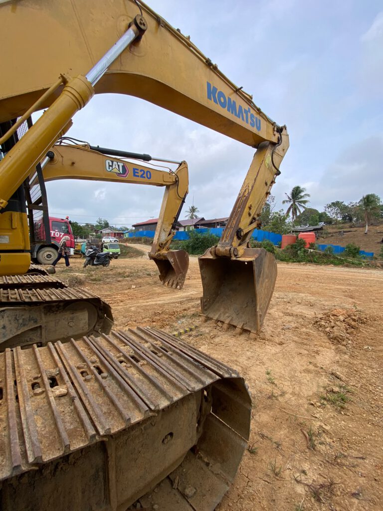 EXCAVATOR STANDARD KOMATSU PC210