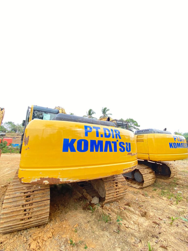 EXCAVATOR STANDARD KOMATSU PC210