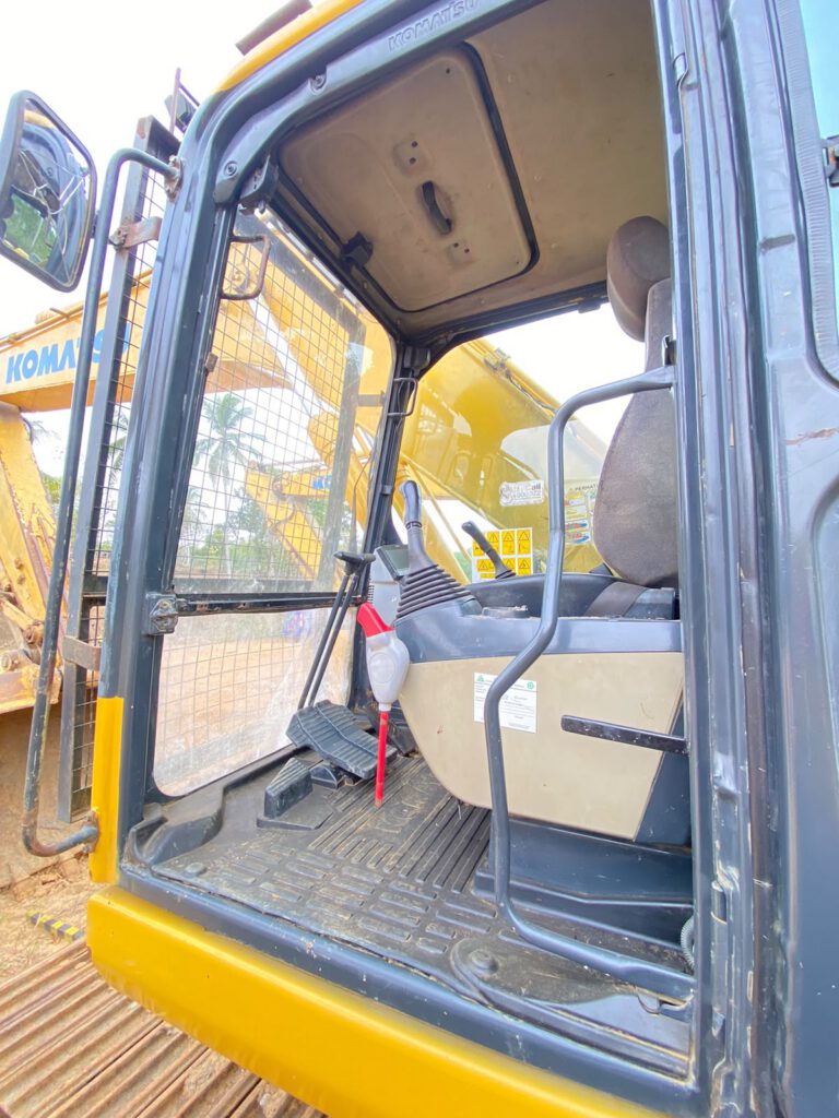 EXCAVATOR STANDARD KOMATSU PC210