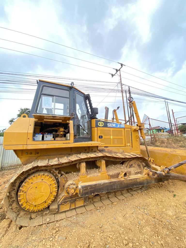 BULLDOZER SEM 816