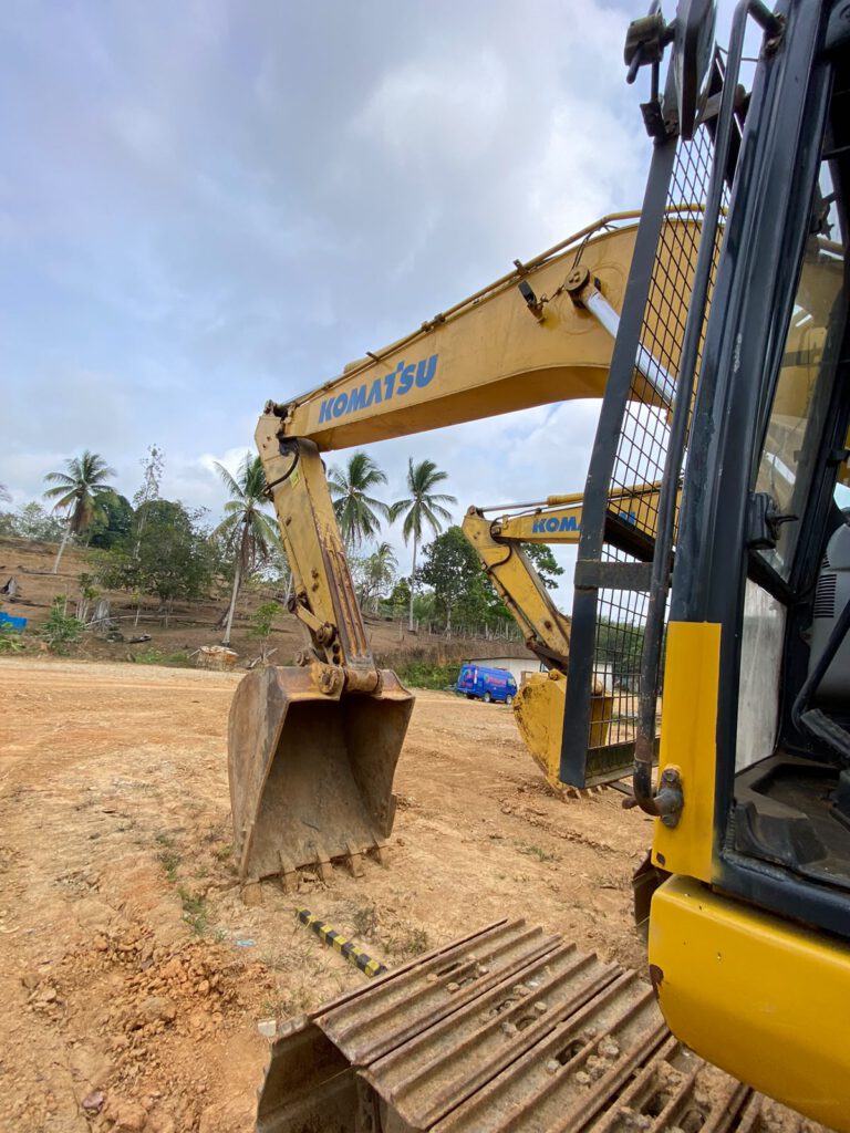 EXCAVATOR STANDARD KOMATSU PC210