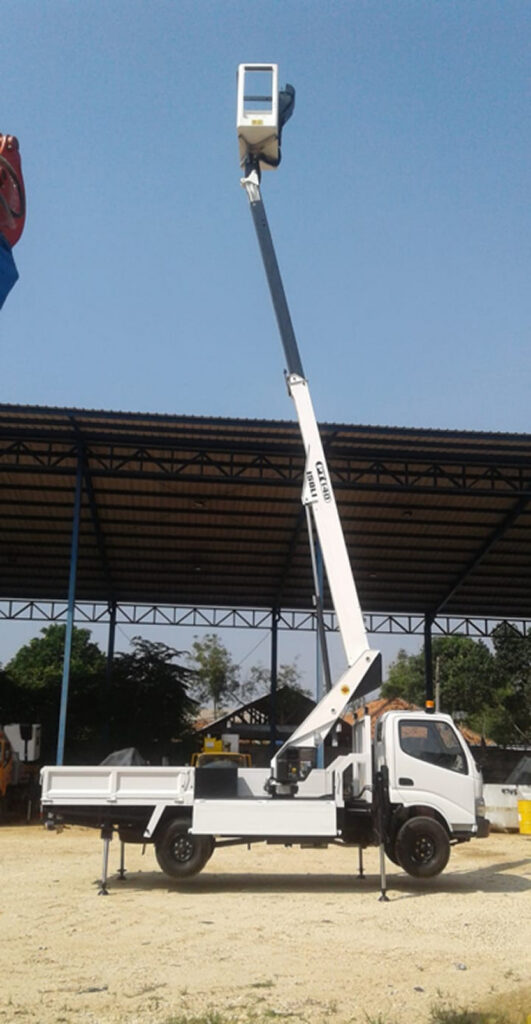 SKYLIFT TRUCK ISOLI PT140
